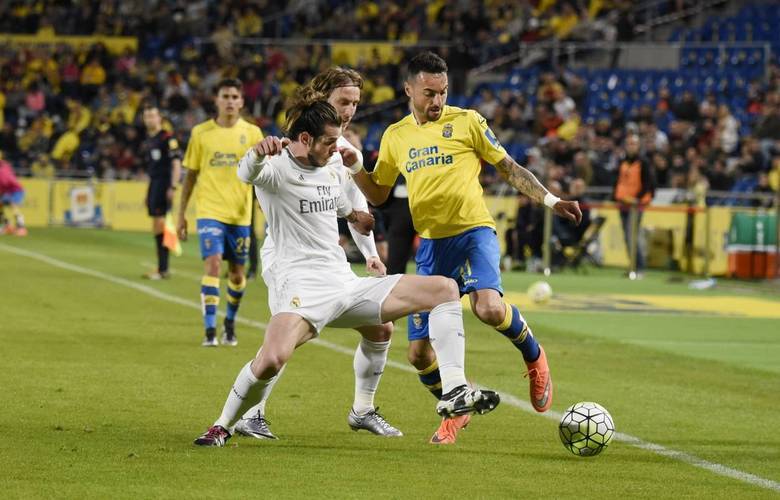 赛前西甲焦点战，上海海港单刀错失，压力陡增，训练强度明显提升 