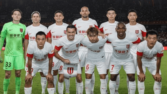 清晨阿斯顿维拉调整名单以备亚冠，防线松动环节打磨，更衣室稳定，控场能力受关注 -南宫体育入口